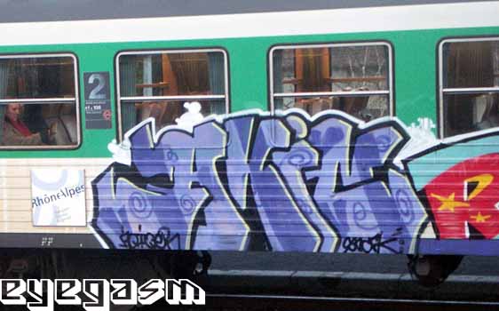akic02.jpg