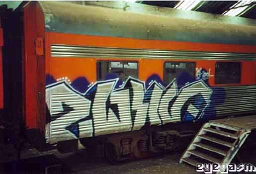 akmz01.jpg