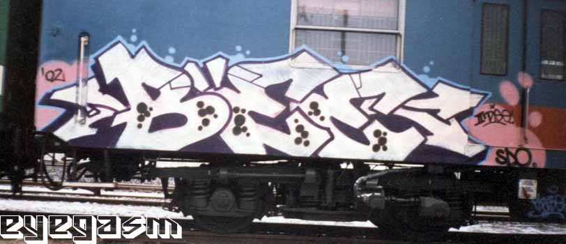 bee001.jpg