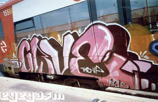 crue03.jpg