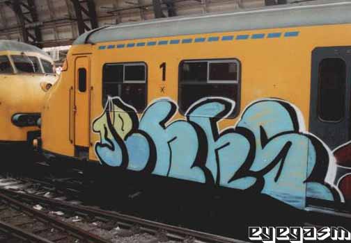 dehhs01.jpg