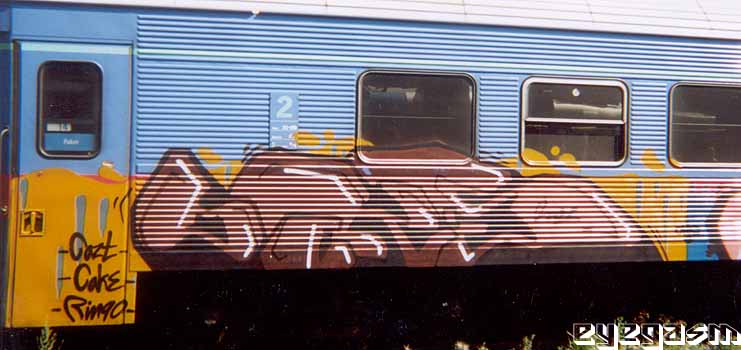 dekis01.jpg