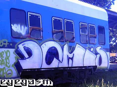 demis01.jpg