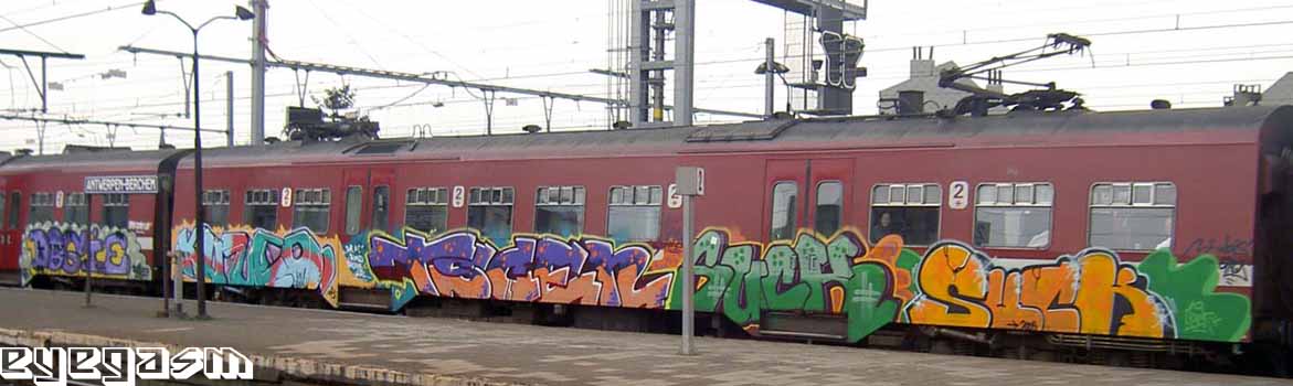 dogie-kuzco-tscen-suck-suck01.jpg