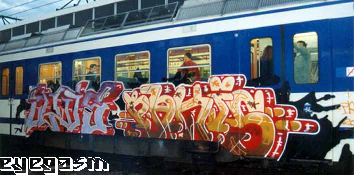 elvis-pakis01.jpg