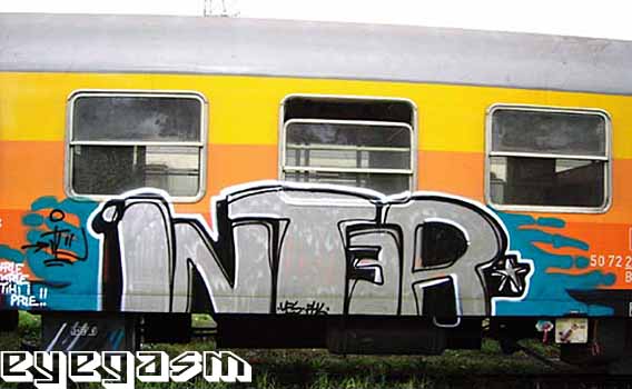 inter0003.jpg