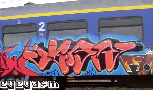 jear01.jpg