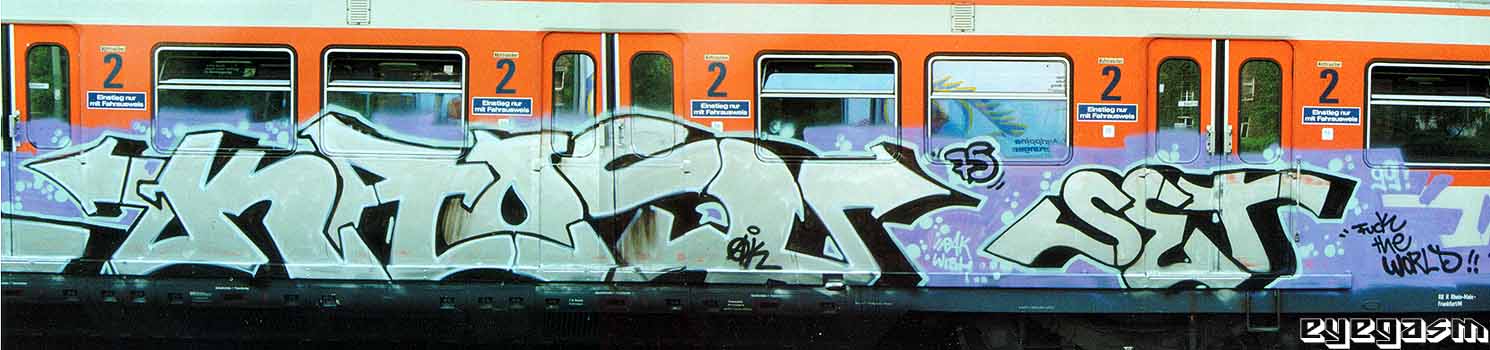 kaos75-set01.jpg