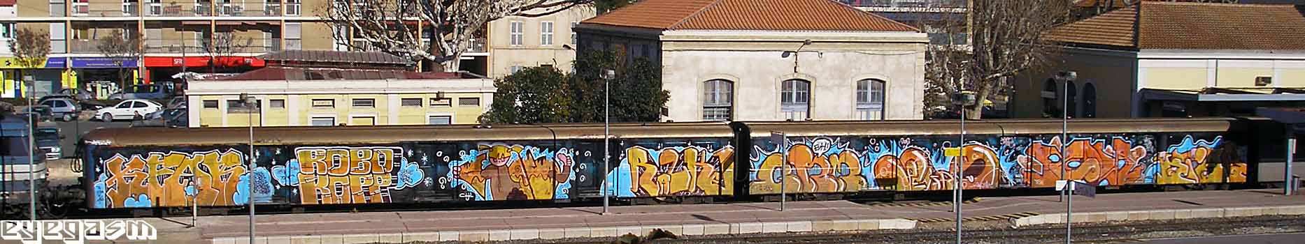 kfar-robokopp-cool-razke-grm-pekno-azur-ktar-wc01.jpg