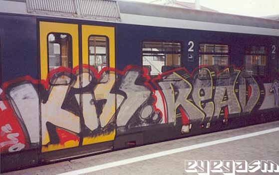 kiss-read01.jpg