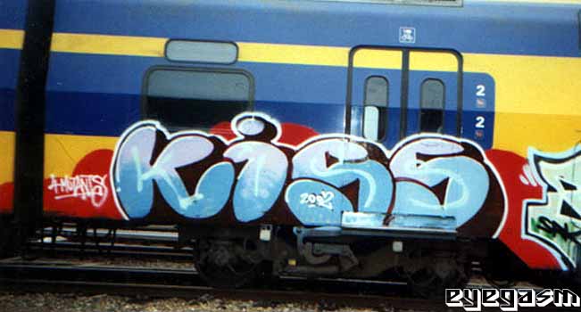 kiss01.jpg