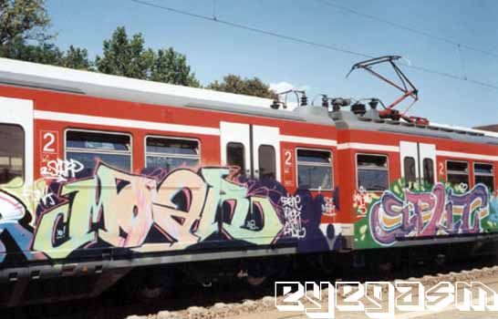 moar-split01.jpg