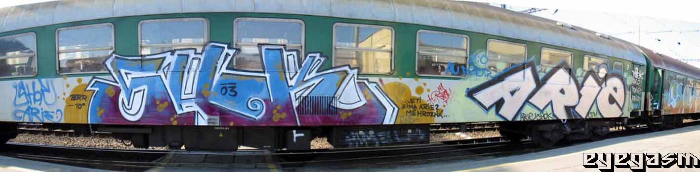suck-arie01.jpg