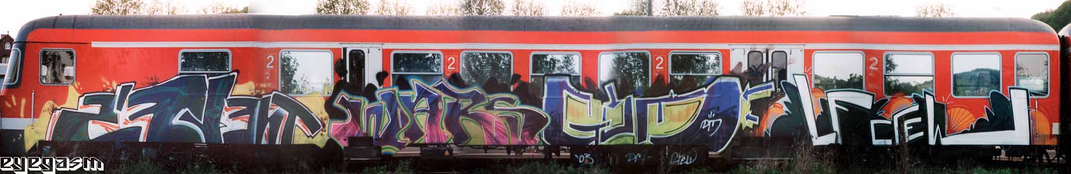 thelfs-wars-gum-lfcrew01.jpg