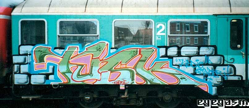 tusk001.jpg