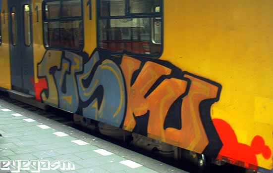 tusk01.jpg