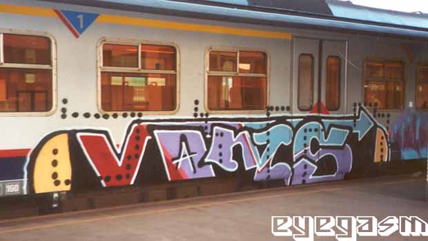 vans01.jpg